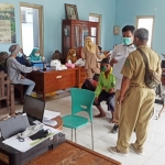 Dishub Kota Pasuruan bekerja sama dengan Dinkes melakukan vaksinasi kepada para pengemudi becak dan angkota di wilayah Kota Pasuruan.