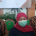 Gubernur Jawa Timur, Khofifah Indar Parawansa (tengah). (foto: ist).