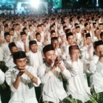 Ishari saat menggelar kegiatan di Kantor Gubernur Jawa Timur pada malam pergantian tahun baru yang lalu .