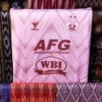 Jersey Persik ketiga mengusung motif wastra khas Kota Kediri. Foto: Ist.