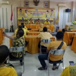 Golkar Gresik saat menggelar rapat pleno. foto: SYUHUD/ BANGSAONLINE