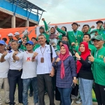 Atlet dayung dari bangkalan peraih medali dalam Porprov Jatim 2023 saat merayakan kemenangan.