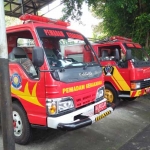 Dua mobil Damkar terparkir di markas Satpol PP Kabupaten Blitar. foto: AKINA/ BANGSAONLINE