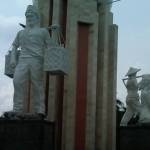 Pembangunan monumen Jayandaru yang diduga merupakan penyelewengan CSR. (kompas.com)
