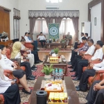 Wali Kota Pasuruan saat menerima kunjungan sivitas akademika Universitas Terbuka Malang.