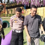 Kades Kepulungan bersama perwakilan Disparbud Kabupaten Pasuruan usai peresmian wisata pemandian air panas.