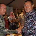Sekda Yuhronur Efendi (kanan). foto nurqomar/ BANGSAONLINE