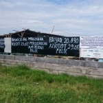 Gudang PT. Pergudangan Bumi Benowo Felix dalam pengawasan Dispol PP dan Kecamatan Kebomas karena ilegal. foto: SYUHUD/ BANGSAONLINE