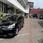 ?SEPI – Suasana parkiran Pemkot Mojokerto yang biasanya ramai tampak sepi, Selasa (20/5/2014). foto yudi/BangsOnline

