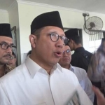 Menteri Agama Lukman Hakim Saifudin memberikan keterangan pada wartawan. foto: RONY S/ BANGSAONLINE