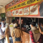 Sidak atau inspeksi mendadak yang dilakukan Satgas Pangan Kota Pasuruan.