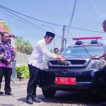 Wali Kota Pasuruan, Adi Wibowo, saat meluncurkan layanan mobil jenazah gratis bagi masyarakat.