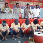 Para tersangka saat dirilis di Mapolres Tuban.