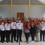 Foto bersama Jajaran Lapas Pemuda Kelas IIA Madiun dengan peserta rehabilitasi sosial korban penyalahgunaan narkotika.