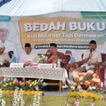 DARI KIRI: KH Fauroq Alawy, Prof Dr KH Asep Saifuddin Chalim, MA, moderator dan M Mas