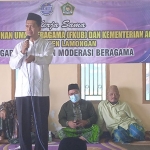 Kabag TU Kemenag Lamongan, Sunhaji, saat menyampaikan materi.