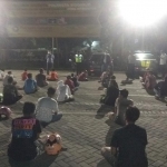 Para muda-mudi yang terciduk saat ikut atau sekadar menonton balap liar di eks tol Jabon mendapatkan pembinaan.