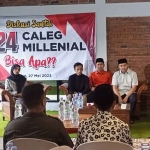 Ketua DPC Gerindra Kabupaten Pasuruan, Rusdi Sutejo, saat bersama bacaleg milenial.