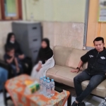 Adam Rusydi saat datang ke MI Ruqiyah di Kecamatan Taman, Kamis (11/9/2025). foto ist