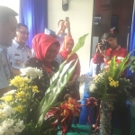 Kepala Kanwil Kementerian Hukum dan HAM Provinsi Jawa Timur Susy Susilowati saat meresmikan ruangan media centre kantor imigrasi kelas III Kediri. Foto: ARIF K/BANGSAONLINE