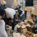 Ratusan botol miras yang diamankan hasil razia yang dilakukan Polres Bangkalan