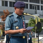Asrena Pangkoarmada II Kolonel Laut (P) Rony Saleh membacakan amanat tertulis Menpora RI Dr. H. Zainudin Amali, S.E., M.Si.