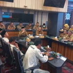 Gus Barra dengan tegas memberikan penjelasan terkait program BK Desa di hadapan para kades.