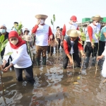 Gubernur Jawa Timur Khofifah Indar Parawansa saat membuka Festival Mangrove I Tahun 2022.