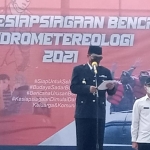 Wali Kota Madiun, Maidi, selaku pembina apel membacakan pesan-pesan terkait persiapan antisipasi bencana.