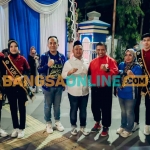 Bupati Gresik, Fandi Akhmad Yani (empat dari kanan), bersama Ketua KONI Gresik, dan Kepala Disparekrafbudpora . Foto: SYUHUD/BANGSAONLINE