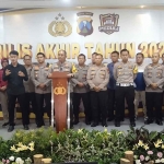 Kapolres Ngawi bersama Pejabat Utama polres setempat saat menyampaikan apresiasi kepada seluruh elemen masyarakat dan Forkopimda Ngawi.