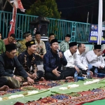 Bupati Sidoarjo, Ahmad Muhdlor Ali, saat tasyakuran bersama warga lima desa, Sabtu (31/12/2022) malam. Foto: Ist
