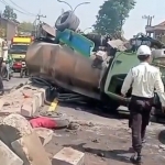 Kondisi truk yang diduga rem blong setelah alami kecelakaan beruntun.