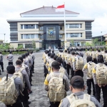 Sebanyak 715 personel Polri di wilayah Kabupaten Sidoarjo saat mengikuti Apel Pergeseran Pasukan Pengamanan TPS di Mapolresta Sidoarjo, Selasa (8/12/2020). 