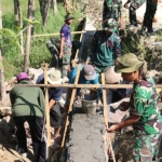 Kegiatan TMMD di hari kedua di Desa Ginungsari.