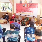 Bupati Gus Yani, dan Wabup Bu Min, serta Kapolres AKBP Arief Fitrianto, dan Dandim Letkol Inf. Taufik Ismail saat rapat koordinasi penanganan Covid-19. foto: SYUHUD/BANGSAONLINE