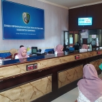 Suasana kantor Dispendukcapil Sampang. Foto: MUTAMMIM/BANGSAONLINE