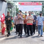 Wabup bersama Kapolresta saat mengunjungi Kampung Tangguh Semeru Desa Sawocangkring.