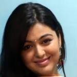 Shafaq Naaz,  pemeran ibu Kunti dalam serial Mahabarata ternyata masih lajang. Berbeda dengan wajah saat berperan sebagai Kunti yang kelihatan agak tua, wajah asli Shafaq Naaz, masih sangat muda dan imut-imut. Ia beragama Islam dan dikenal sebagai penari. Foto: mencuat.com