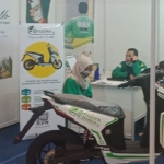 NUBIKE Motor Listrik rakitan karya santri ini bisa dilihat di Stan Pesantren Al Yasini di Grand City Convention Hall Surabaya. (foto: DIDI ROSADI/ BANGSAONLINE)