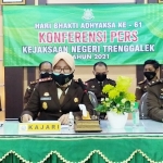 Kejari Trenggalek saat menggelar konferensi pers memperingati Hari Bhakti Adhyaksa ke-61.