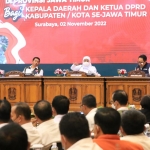 Gubernur Jawa Timur Khofifah Indar Parawansa saat memberikan arahan dalam Pelatihan Kepemimpinan dalam Penanggulangan Bencana Provinsi Jatim.