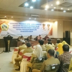 Suasana sosialisasi Perpres 16 tahun 2018 tentang pengadaan barang/jasa di Kantor Bupati Gresik, Senin (12/11). foto: SYUHUD/BANGSAONLINE