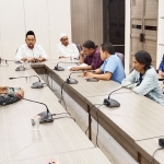 Ketua DPRD Gresik, Fandi Akhmad Yani saat menemui Forkot. foto: SYUHUD/ BANGSAONLINE