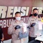 Kapolres Pelabuhan Tanjung Perak saat gelar press release.