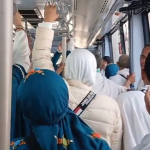 Salah satu bagian rombongan Jemaah Calon Haji asal Bangkalan yang tiba di Jeddah