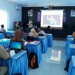 Pelatihan jurnalistik bagi pegawai yang bergerak di bidang promosi kesehatan di Situbondo.