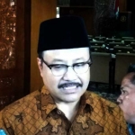 Wakil Gubernur Jawa Timur, Saifullah Yusuf memberi keterangan kepada wartawan usai menghadiri paripurna DPRD Jatim. foto: DIDI ROSADI/ BANGSAONLINE
