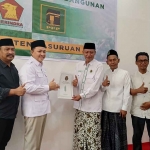 Rombongan dari DPC PPP Kabupaten Pasuruan saat mendatangi kantor Gerindra.