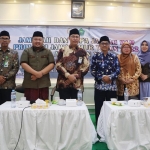 Anggota Komisi VIII DPR RI KH. Hasani Bin Zuber saat menjadi pemateri dalam kegiatan Jamarah Angkatan XI Kemenag Jatim di Bangkalan. Foto: Ist.